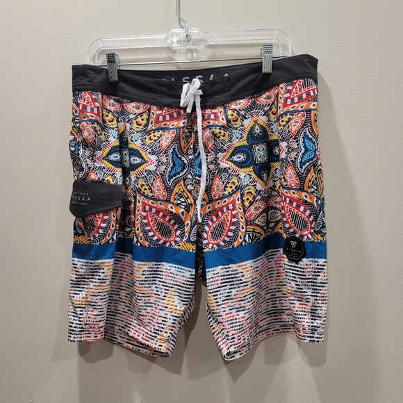 VISSLA Shark Alley Upcycled Boardshorts -  sz34 - Picture 1 of 12